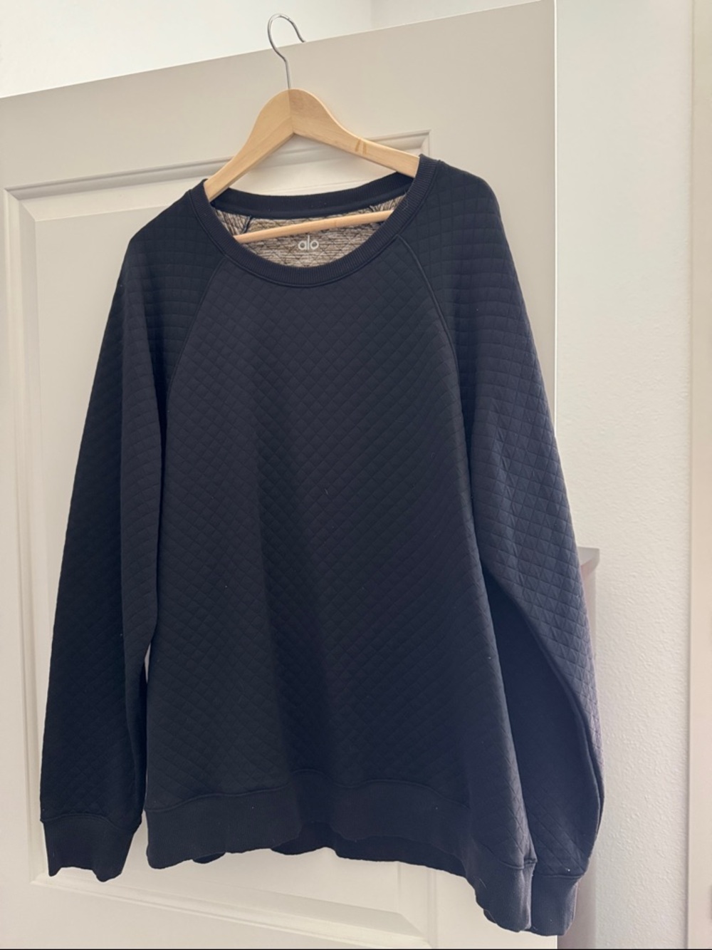 Alo Yoga Men’s Black Quilted Sweatshirt
